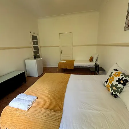 Vandrarhem Luxury Ideal For Tourists, Ideal To Visit Lisbon!